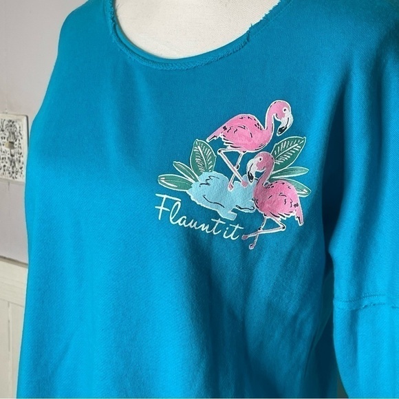 CROWN & Ivy | Aquatic Turquoise Pink Flamingo Print “Flaunt It” Oversized Shirt - Picture 4 of 17